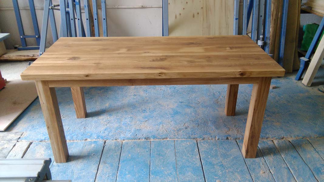 dębowy stół kuchenny z litego drewna