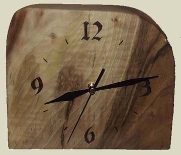 zegar z kawałka drewna orzechowego