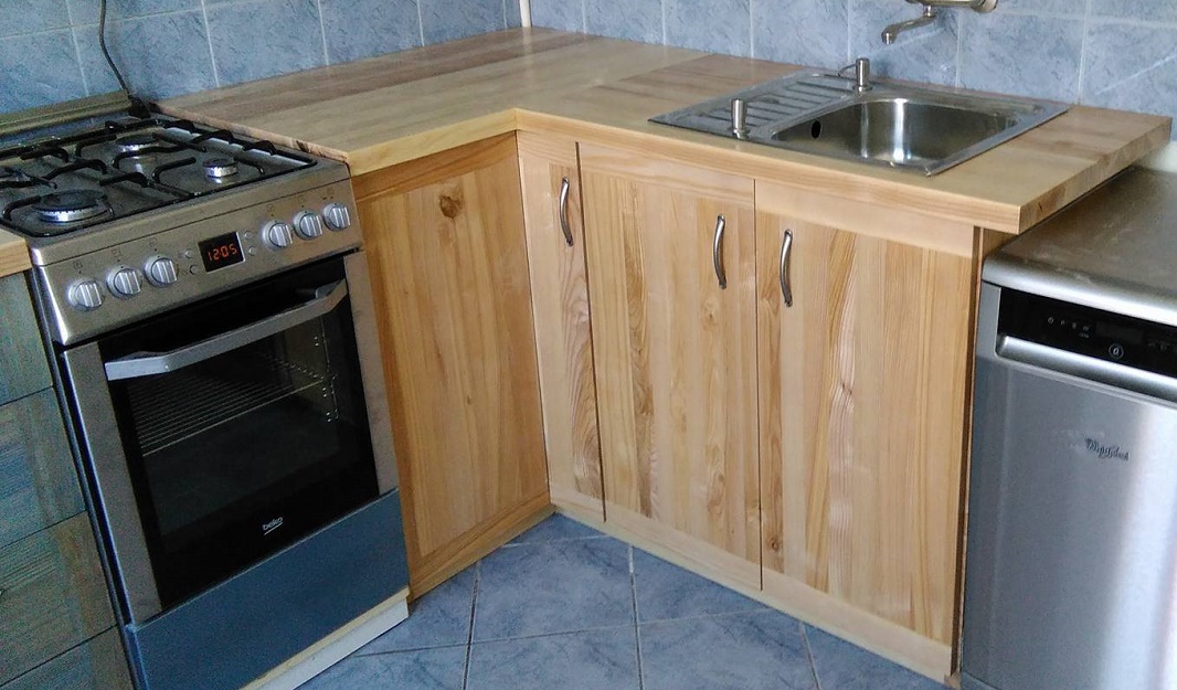 szafki kuchenne z litego drewna jesionowego