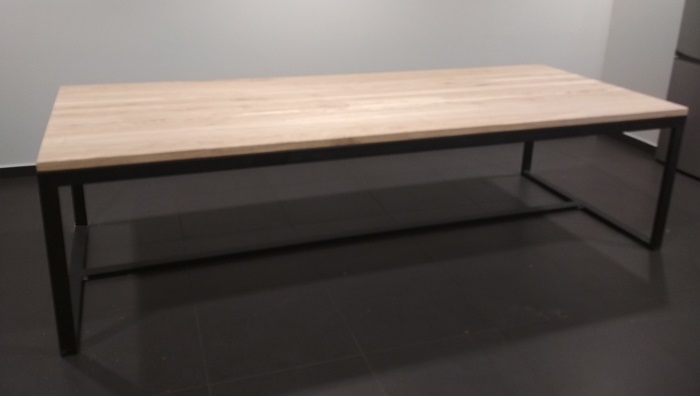 Stół jesionowy z metalem